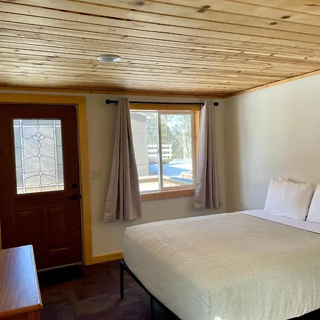 Hanging Horn Lakeside Resort Moose Lake Exterior photo