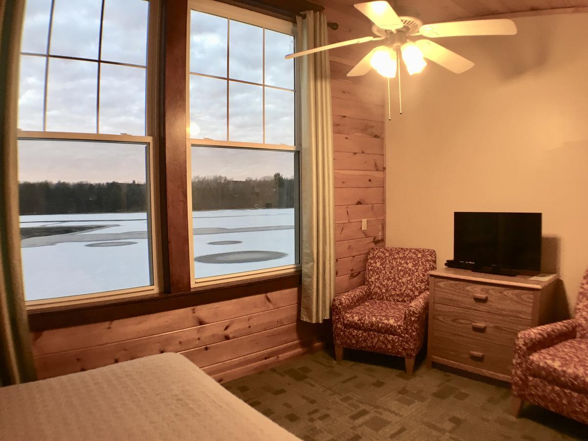 Lodge Hanging Horn Lakeside *